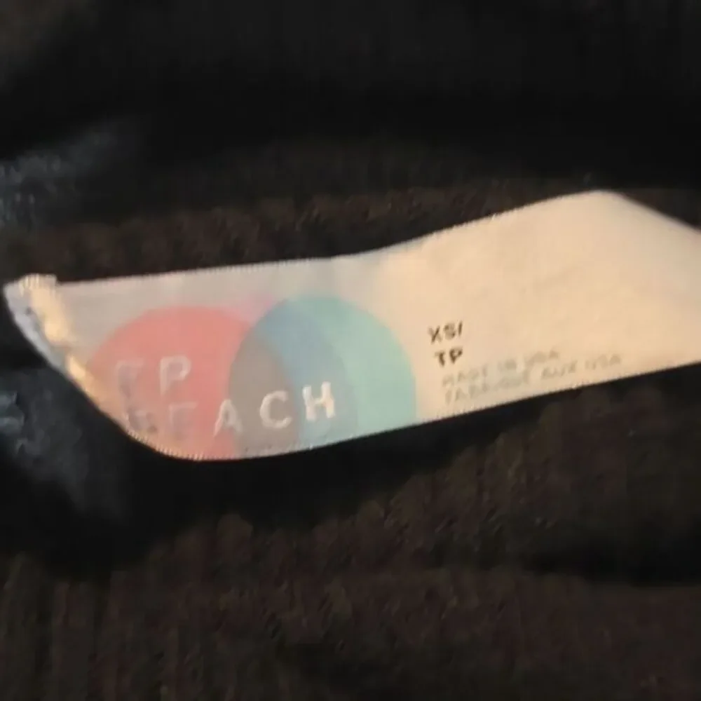 Free People Beach -459 Traveler Pullover Split Back top in Black XS‎